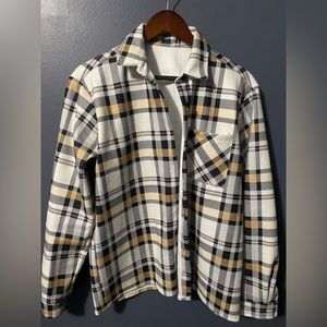 It’s flannel shirt size is medium